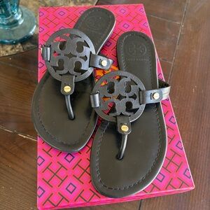 Tory Burch Miller Sandals Black Leather Logo Medallion Size 6 Like New with box